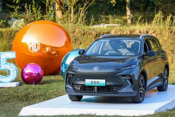 全球高标准纯电后驱SUV MG ES5宠你自在生活，增换购惊喜价9.99万元起
